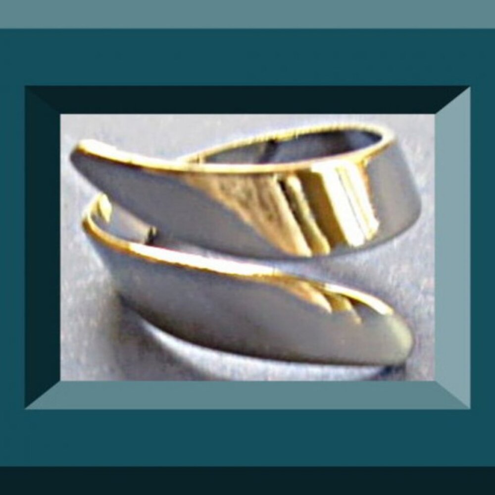 Silver Tone Ocean Wave Design Ring Size 9.5 Unisex